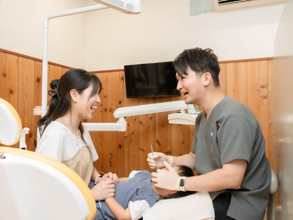 院長が保護者にお話を伺う様子