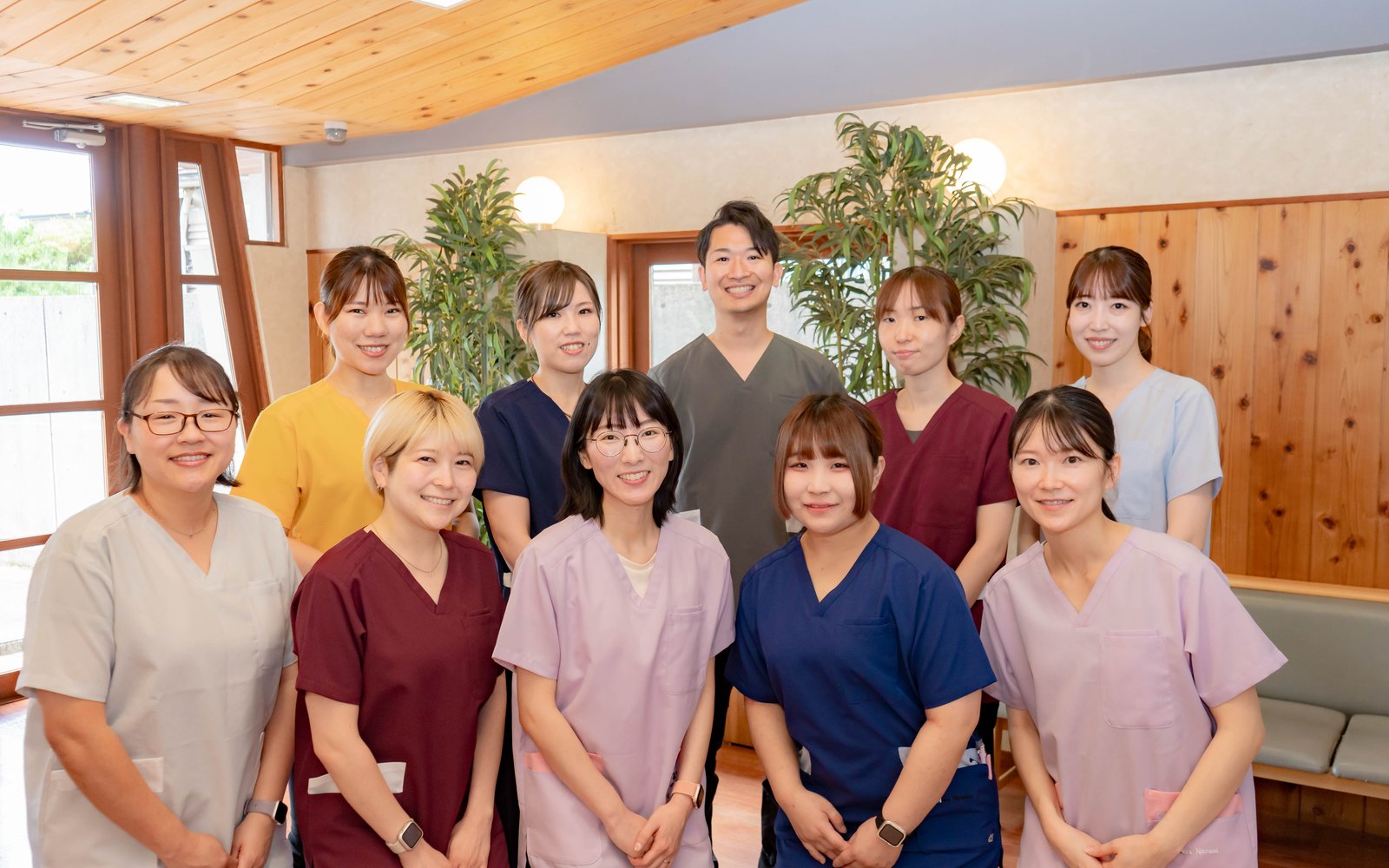 はぎわら歯科こども歯科クリニックのスタッフ集合写真