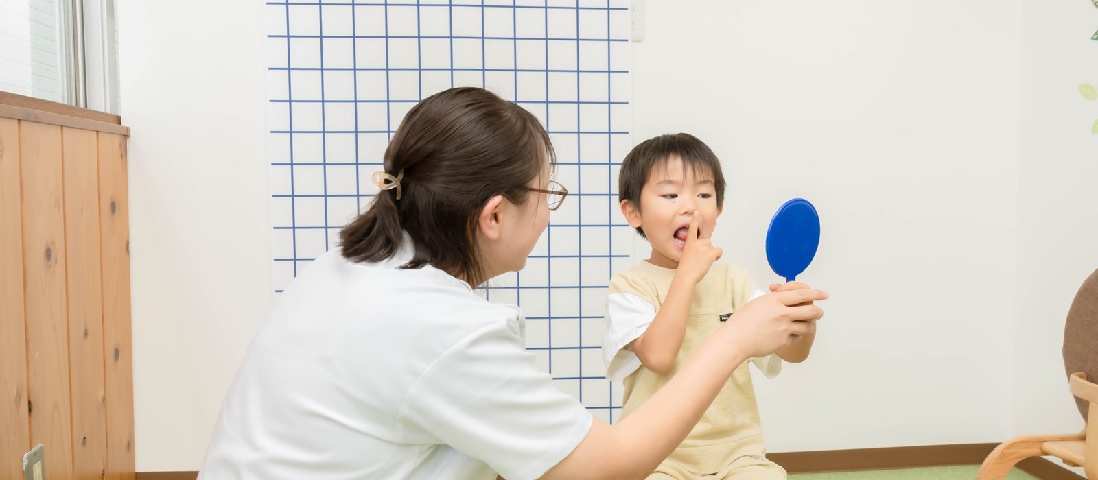 ミラーを使ったお口のトレーニング(MFT)